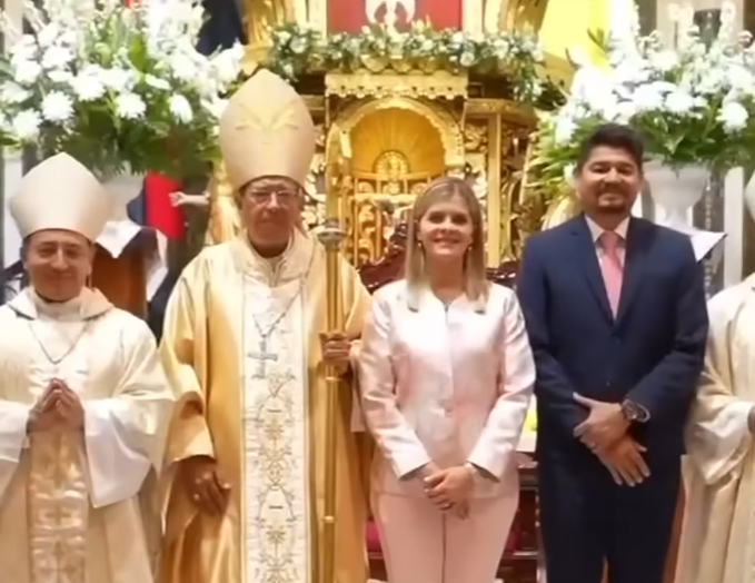 Costa Rica: Neue Präsidentin weiht ihre Regierung Gott und der Jungfrau Maria.