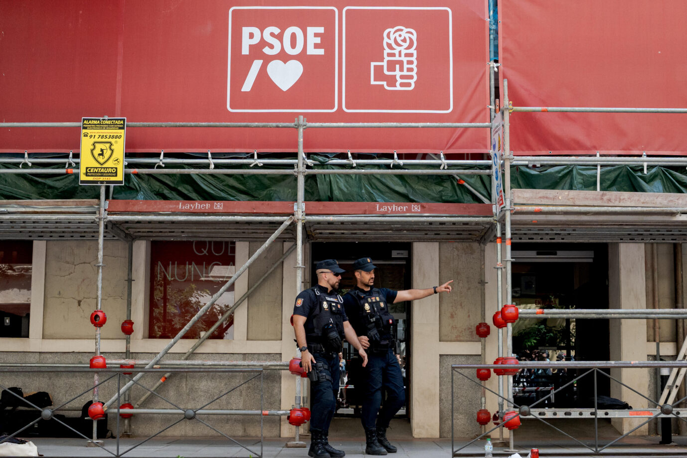 Razzia bei Spaniens Sozialisten PSOE lässt Regierung wanken