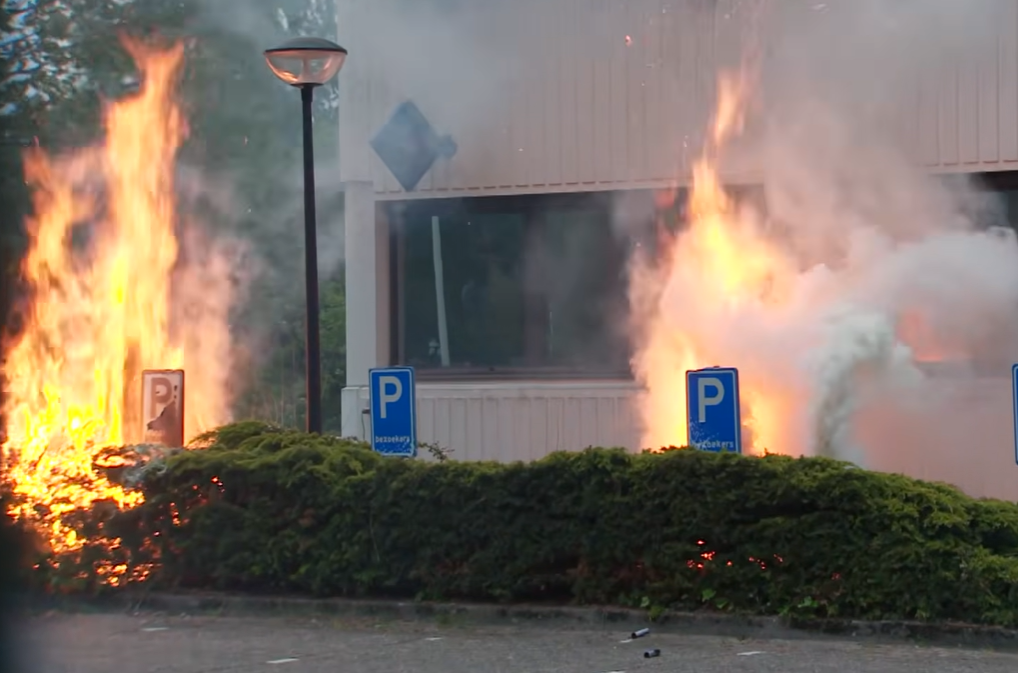 Loosdrecht: Feuer an geplanter Asylunterkunft nach anhaltenden Protesten