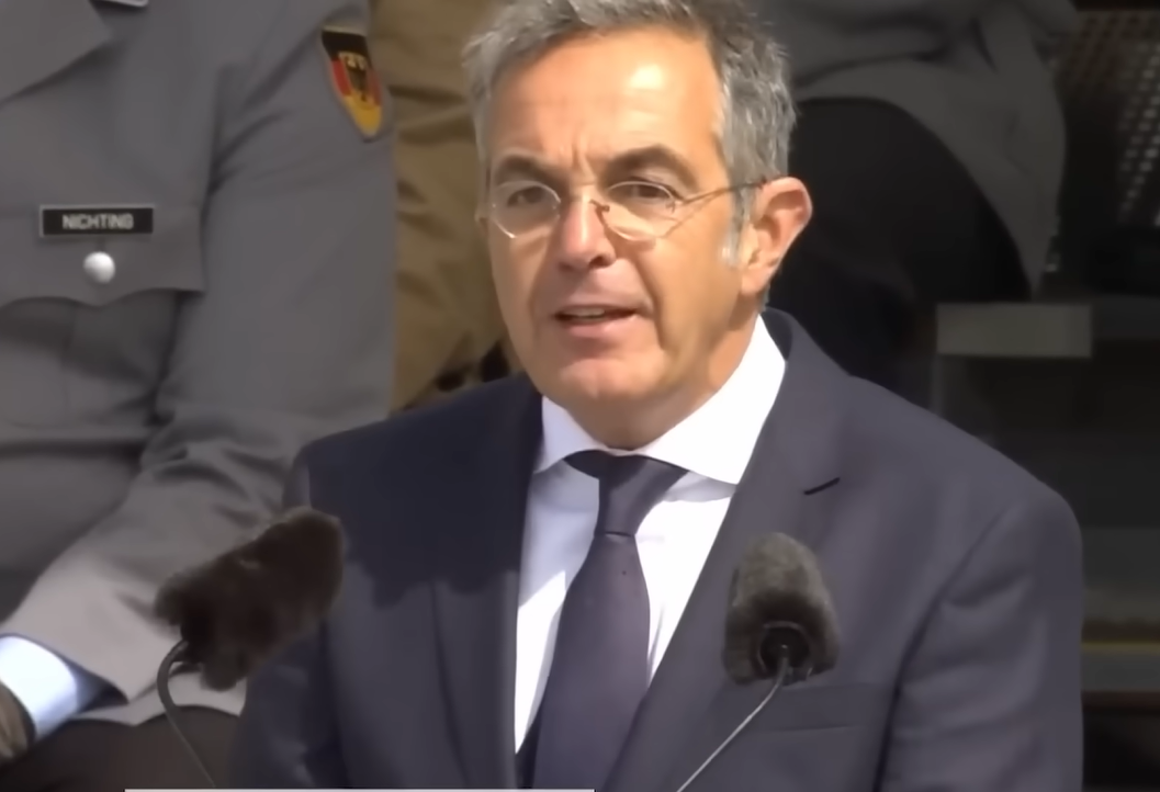 Rekrutengelöbnis: Navid Kermani ruft Bundeswehrsoldaten zur Befehlsverweigerung auf