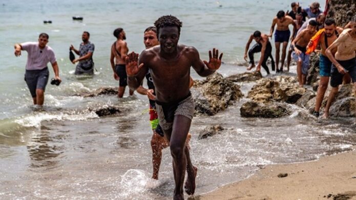 Ceuta: Tausende Illegale dringen invasionsartig in die EU ein
