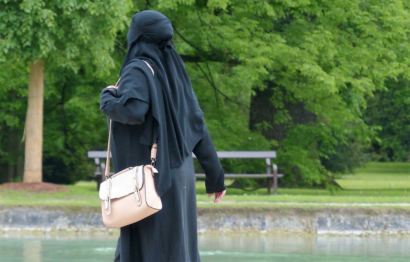 Portugal zieht die Reißleine: Burka-Verbot und schärferes Einwanderungsrecht beschlossen